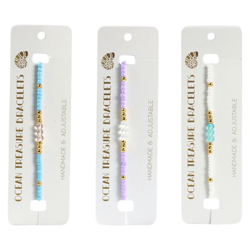 Armbandje op kaartje kraaltjes